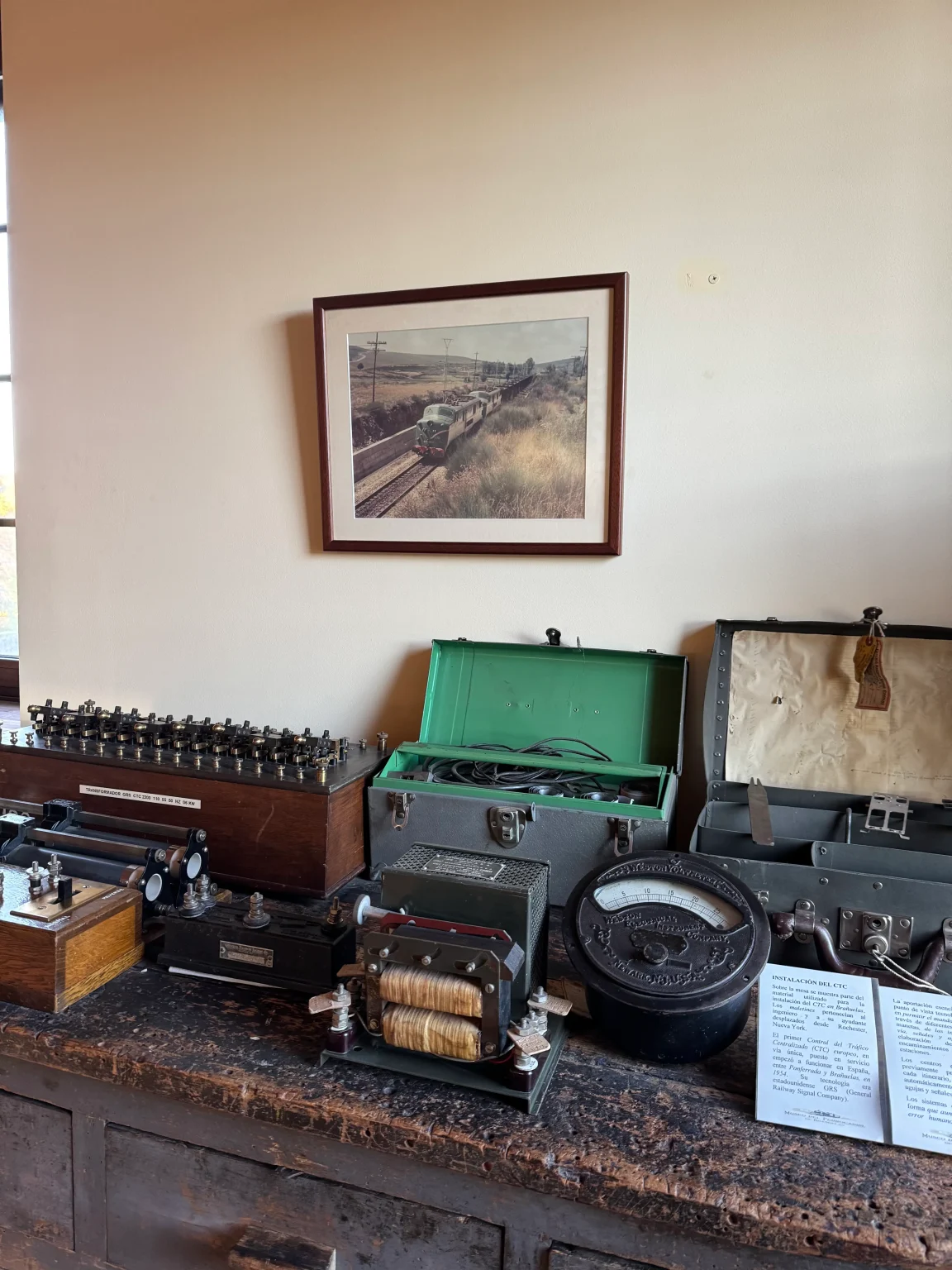 Equipos eléctricos históricos en el Museo del Ferrocarril de Brañuelas, León